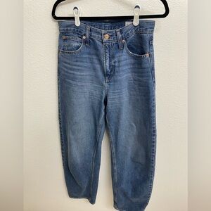 GAP Women’s 27 Medium Wash Barrel Leg Jeans